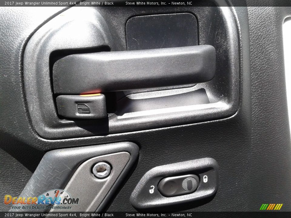2017 Jeep Wrangler Unlimited Sport 4x4 Bright White / Black Photo #11