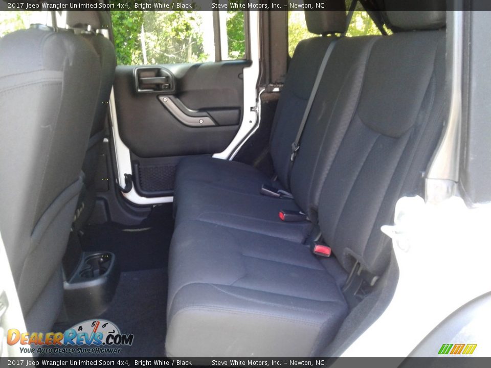 2017 Jeep Wrangler Unlimited Sport 4x4 Bright White / Black Photo #13