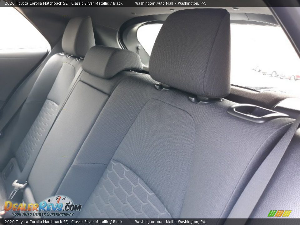 2020 Toyota Corolla Hatchback SE Classic Silver Metallic / Black Photo #28
