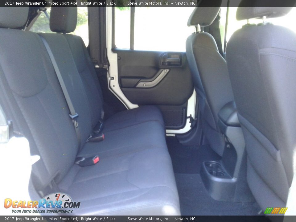 2017 Jeep Wrangler Unlimited Sport 4x4 Bright White / Black Photo #15