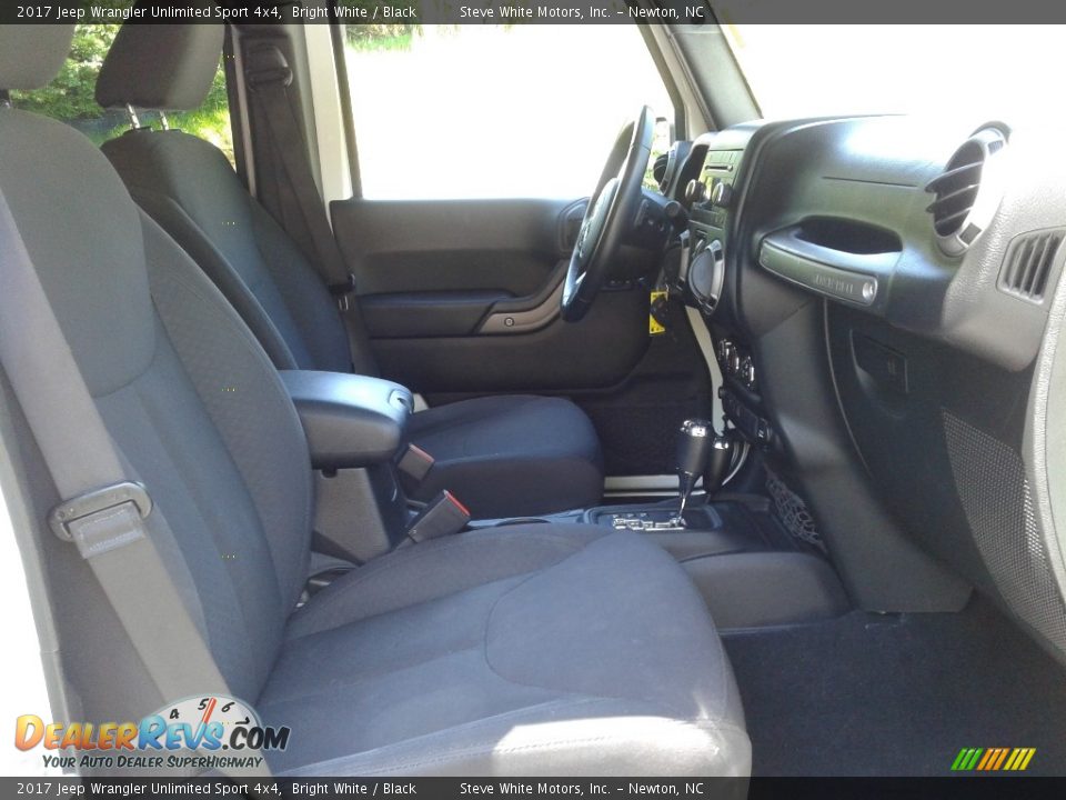 2017 Jeep Wrangler Unlimited Sport 4x4 Bright White / Black Photo #16