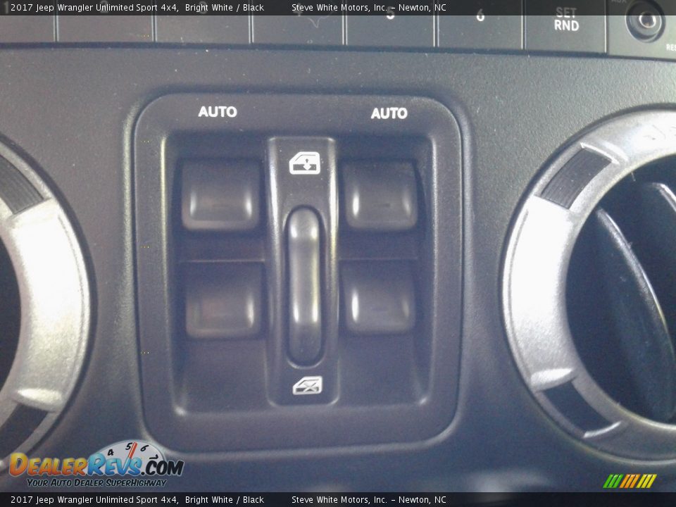 2017 Jeep Wrangler Unlimited Sport 4x4 Bright White / Black Photo #22
