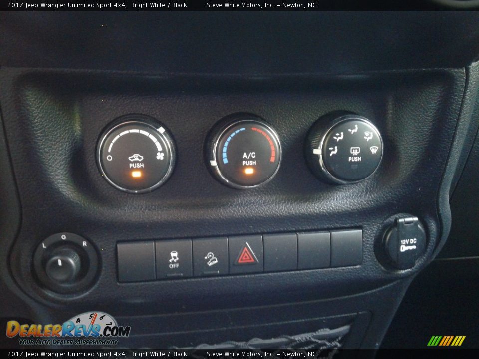 2017 Jeep Wrangler Unlimited Sport 4x4 Bright White / Black Photo #23