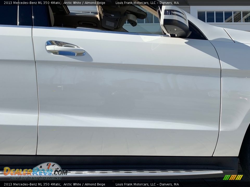 2013 Mercedes-Benz ML 350 4Matic Arctic White / Almond Beige Photo #32