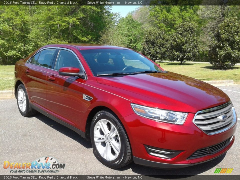 2016 Ford Taurus SEL Ruby Red / Charcoal Black Photo #4