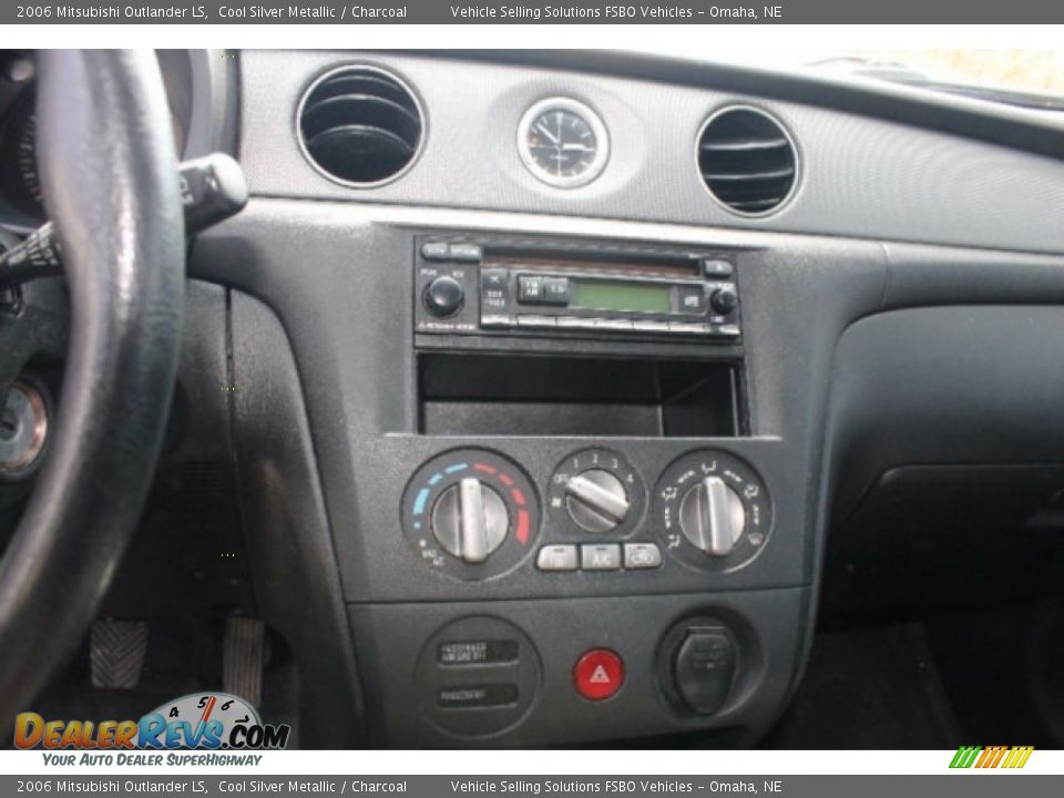 2006 Mitsubishi Outlander LS Cool Silver Metallic / Charcoal Photo #3