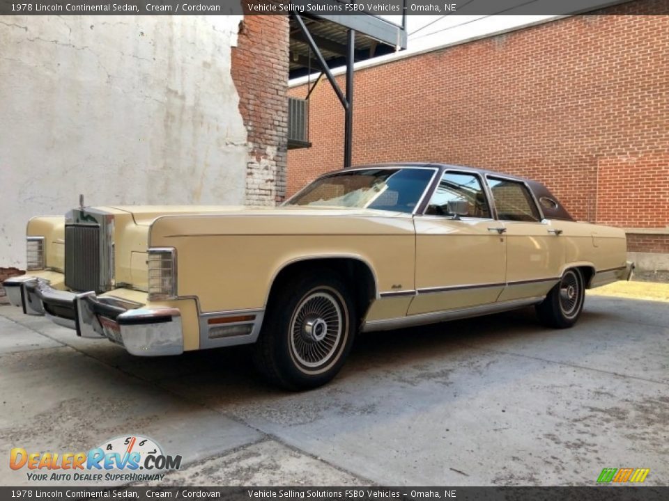 1978 Lincoln Continental Sedan Cream / Cordovan Photo #2