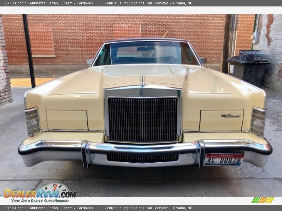 1978 Lincoln Continental Sedan Cream / Cordovan Photo #5