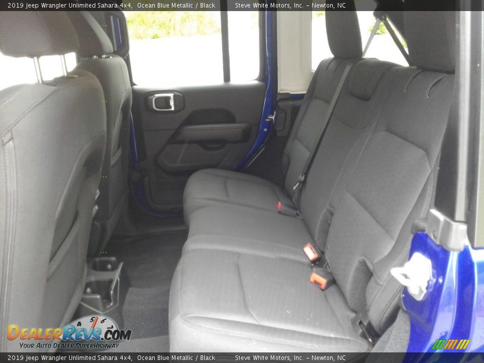 2019 Jeep Wrangler Unlimited Sahara 4x4 Ocean Blue Metallic / Black Photo #13