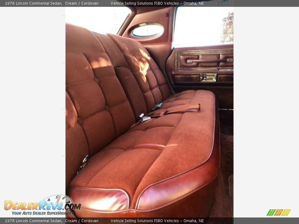 1978 Lincoln Continental Sedan Cream / Cordovan Photo #20