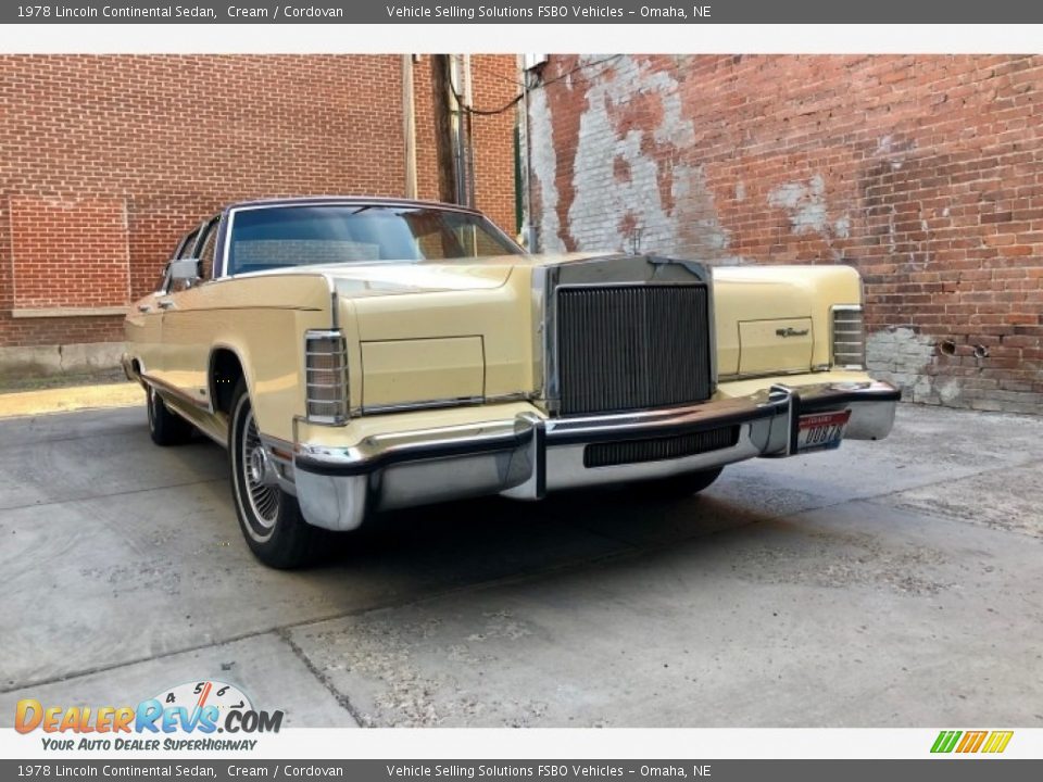 1978 Lincoln Continental Sedan Cream / Cordovan Photo #24