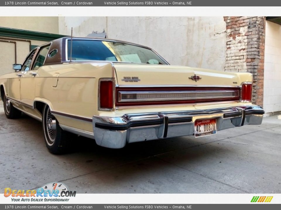 1978 Lincoln Continental Sedan Cream / Cordovan Photo #25