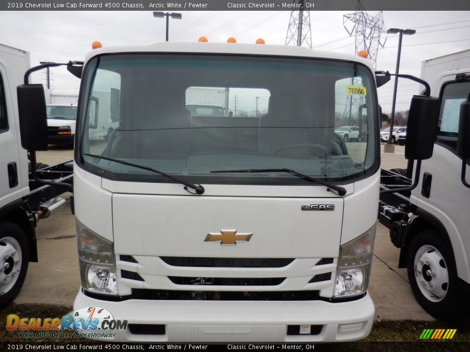 2019 Chevrolet Low Cab Forward 4500 Chassis Arctic White / Pewter Photo #2