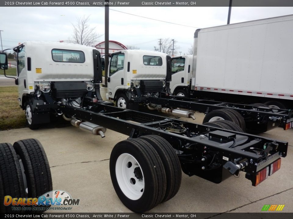 Undercarriage of 2019 Chevrolet Low Cab Forward 4500 Chassis Photo #5