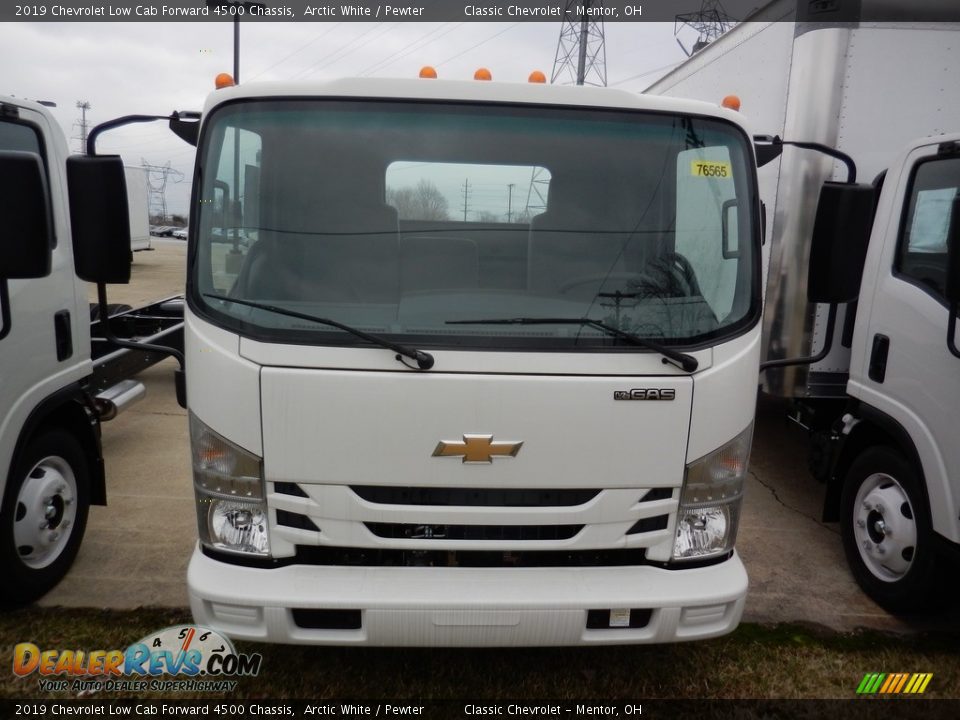 2019 Chevrolet Low Cab Forward 4500 Chassis Arctic White / Pewter Photo #2