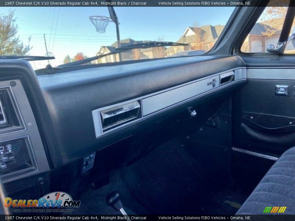 Dashboard of 1987 Chevrolet C/K V10 Silverado Regular Cab 4x4 Photo #7