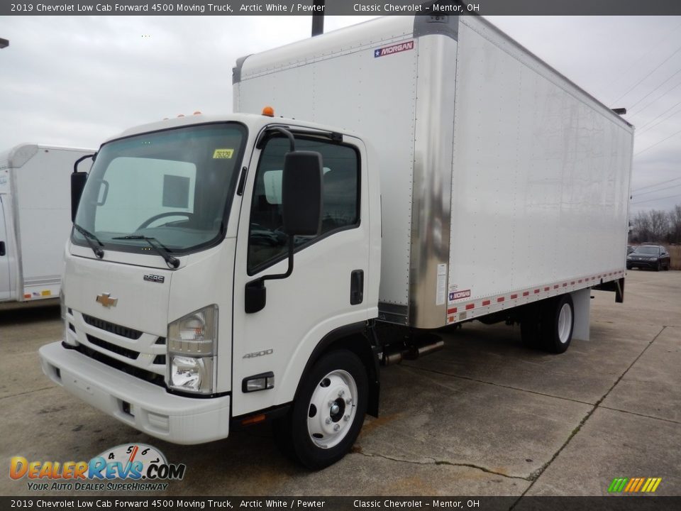 Front 3/4 View of 2019 Chevrolet Low Cab Forward 4500 Moving Truck Photo #1