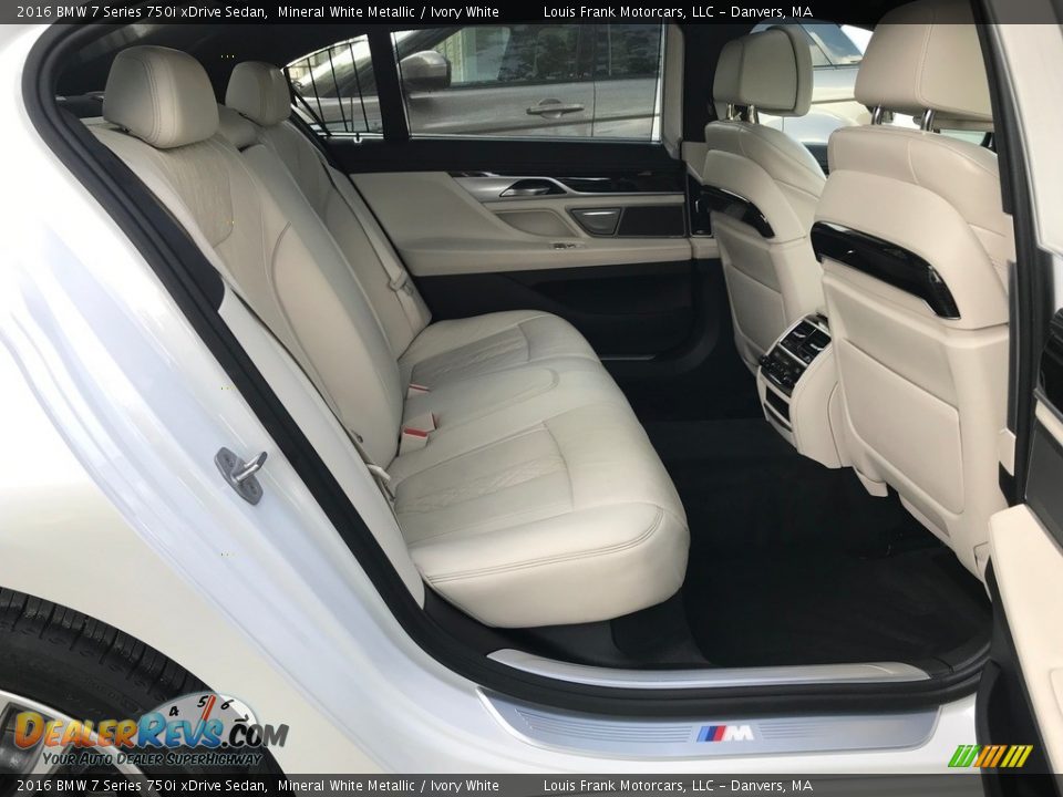 2016 BMW 7 Series 750i xDrive Sedan Mineral White Metallic / Ivory White Photo #13