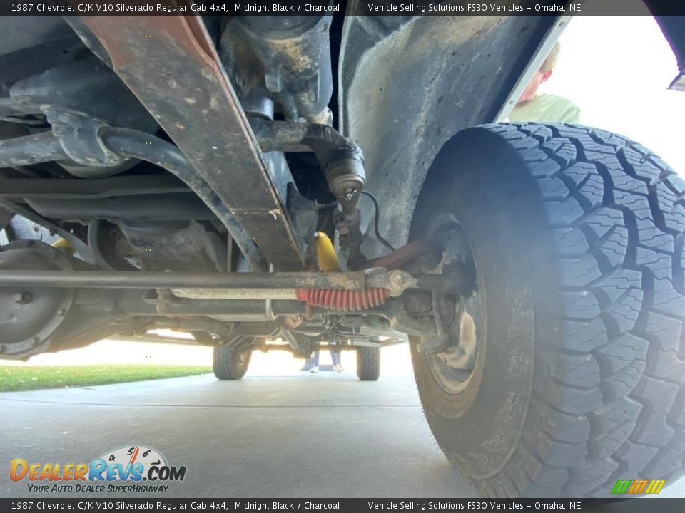 1987 Chevrolet C/K V10 Silverado Regular Cab 4x4 Midnight Black / Charcoal Photo #20