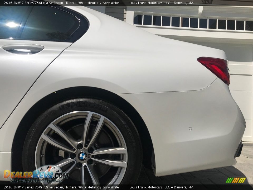 2016 BMW 7 Series 750i xDrive Sedan Mineral White Metallic / Ivory White Photo #32