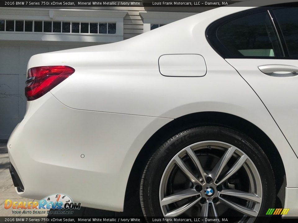 2016 BMW 7 Series 750i xDrive Sedan Mineral White Metallic / Ivory White Photo #33