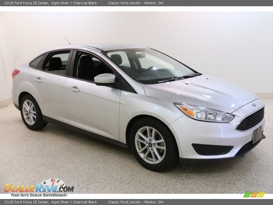2018 Ford Focus SE Sedan Ingot Silver / Charcoal Black Photo #1