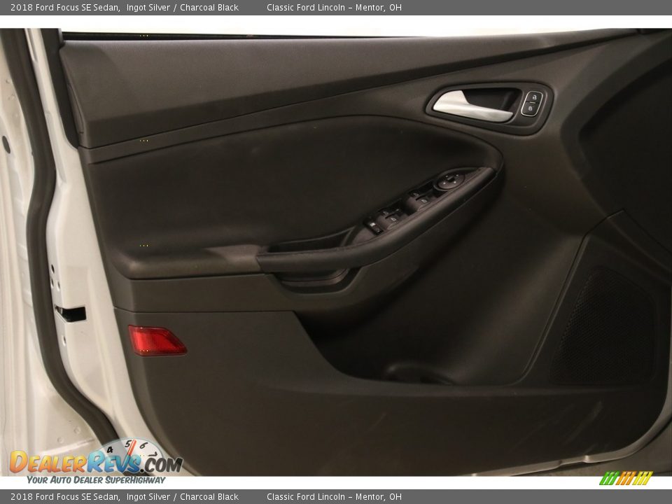 2018 Ford Focus SE Sedan Ingot Silver / Charcoal Black Photo #5