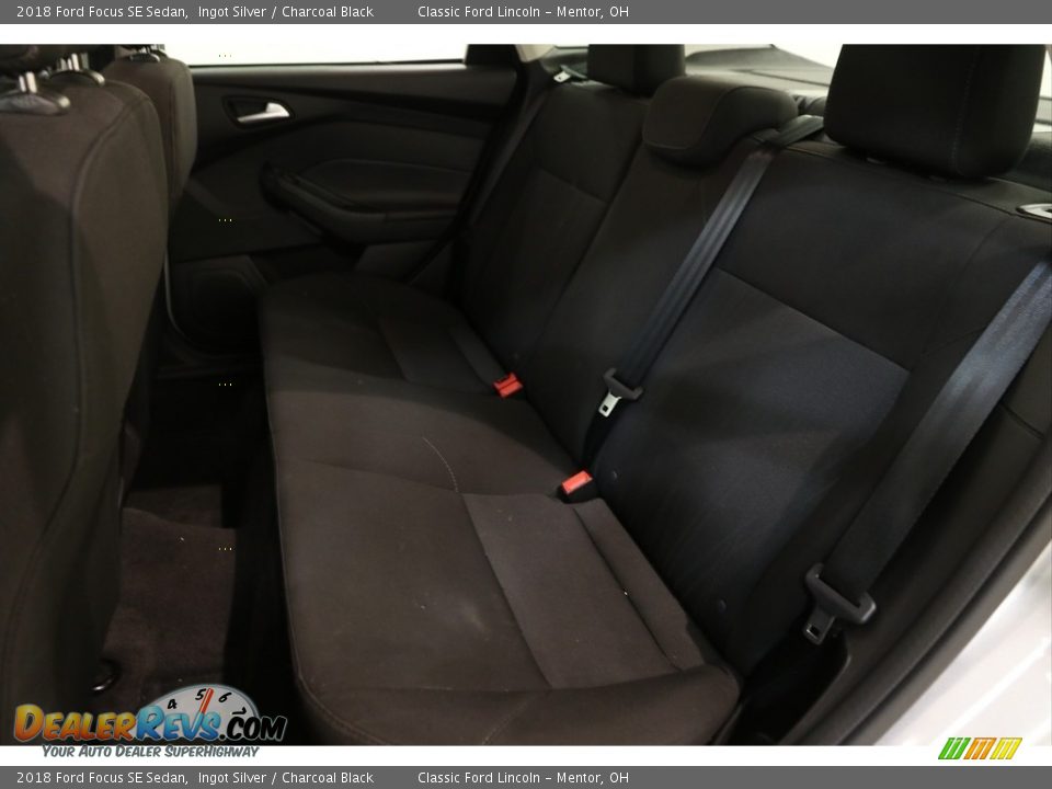 2018 Ford Focus SE Sedan Ingot Silver / Charcoal Black Photo #16