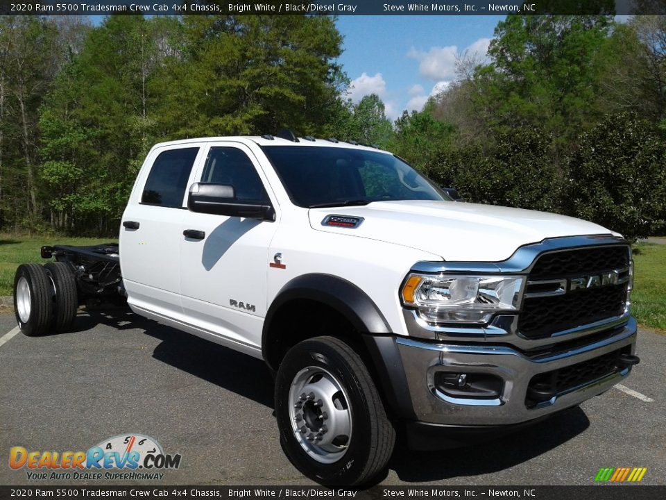 Front 3/4 View of 2020 Ram 5500 Tradesman Crew Cab 4x4 Chassis Photo #4