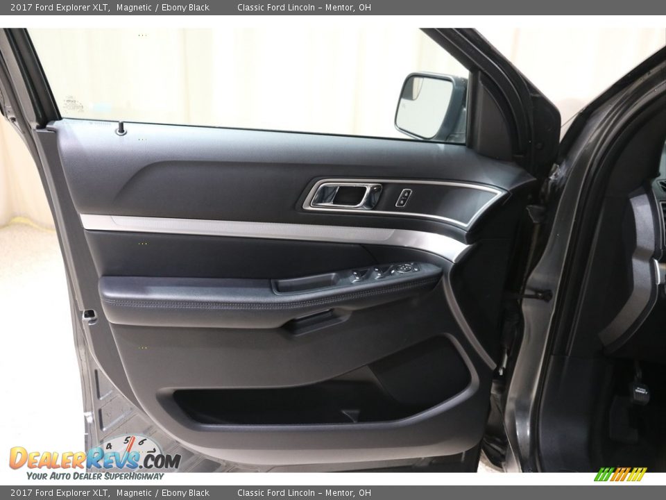 2017 Ford Explorer XLT Magnetic / Ebony Black Photo #4
