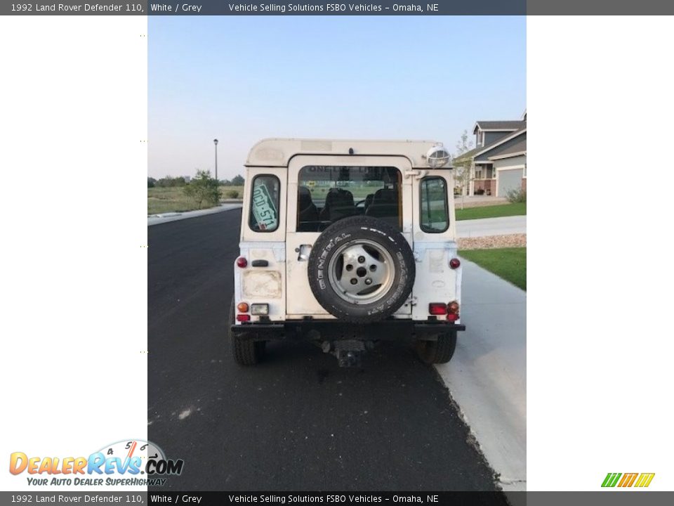 1992 Land Rover Defender 110 White / Grey Photo #3