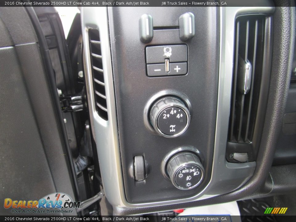 Controls of 2016 Chevrolet Silverado 2500HD LT Crew Cab 4x4 Photo #22