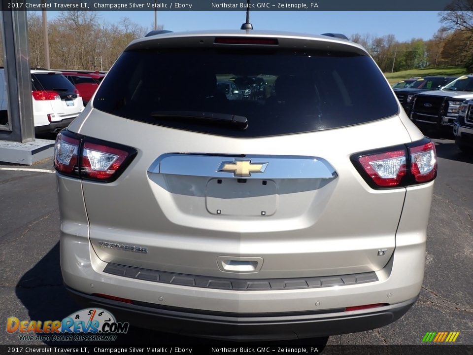 2017 Chevrolet Traverse LT Champagne Silver Metallic / Ebony Photo #10