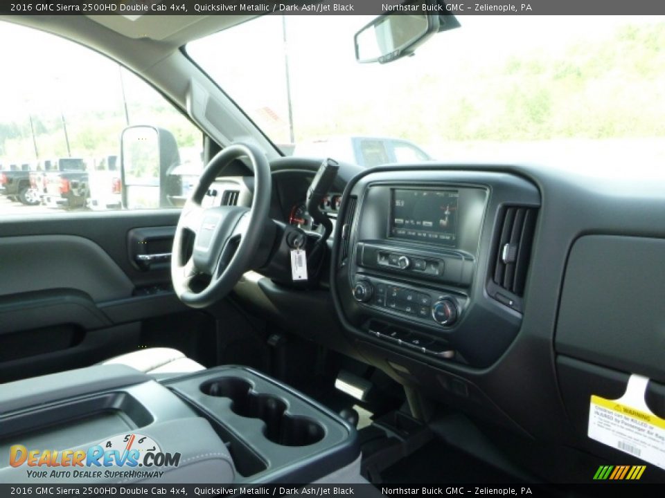 Dashboard of 2016 GMC Sierra 2500HD Double Cab 4x4 Photo #11