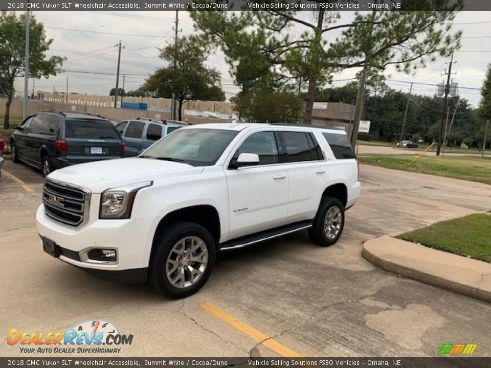 Front 3/4 View of 2018 GMC Yukon SLT Wheelchair Accessible Photo #4