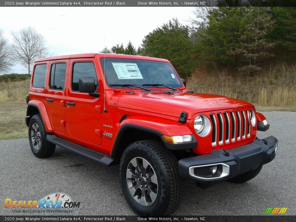 Front 3/4 View of 2020 Jeep Wrangler Unlimited Sahara 4x4 Photo #4