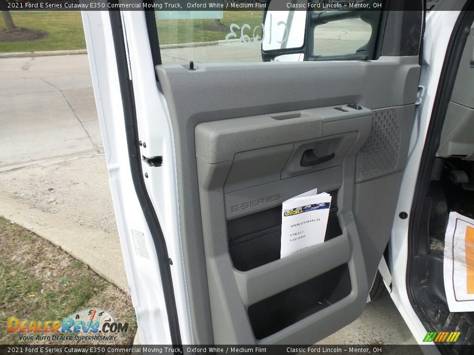 Door Panel of 2021 Ford E Series Cutaway E350 Commercial Moving Truck Photo #10