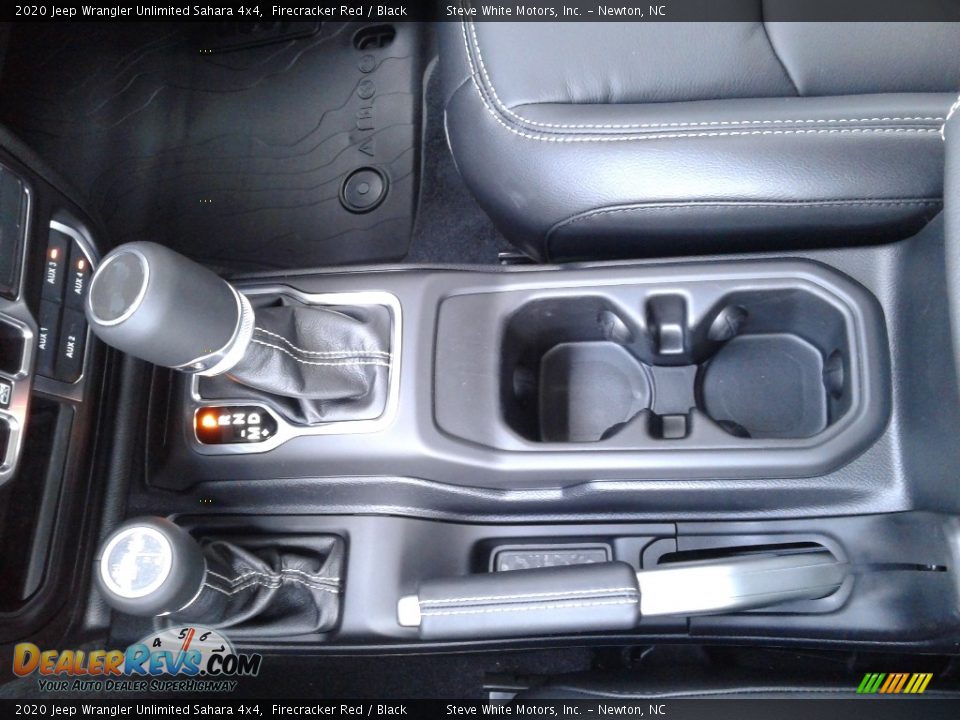 2020 Jeep Wrangler Unlimited Sahara 4x4 Shifter Photo #30