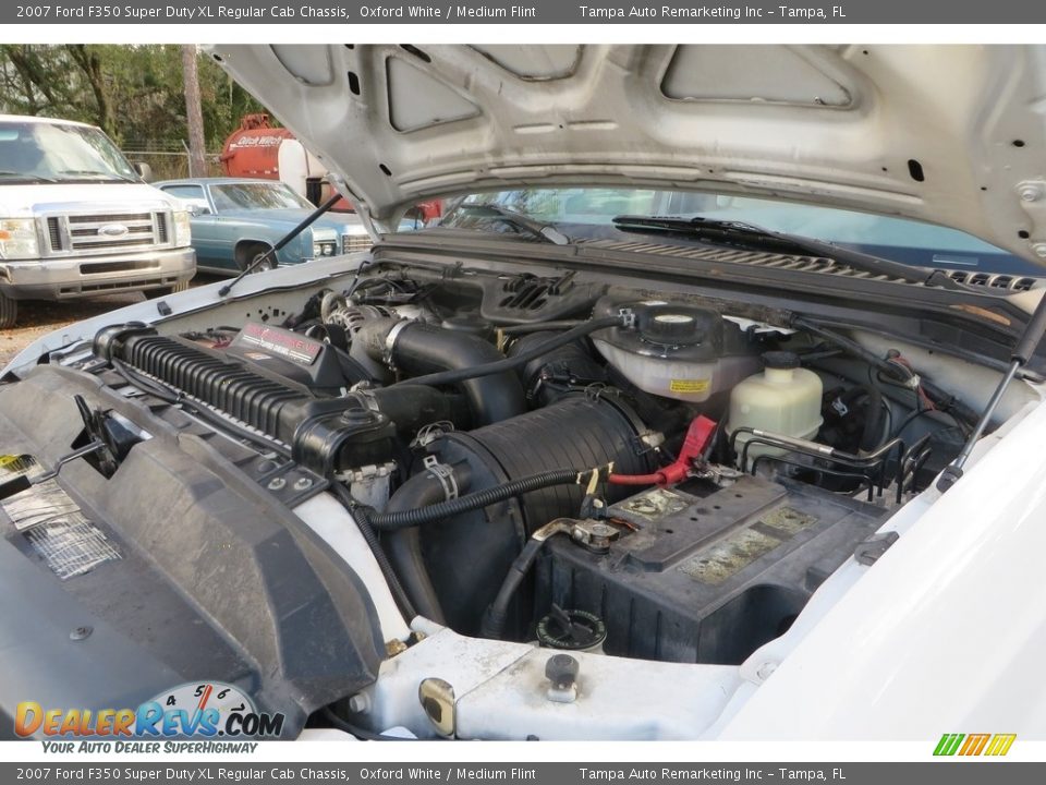 2007 Ford F350 Super Duty XL Regular Cab Chassis Oxford White / Medium Flint Photo #26