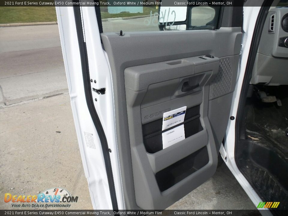 Door Panel of 2021 Ford E Series Cutaway E450 Commercial Moving Truck Photo #10