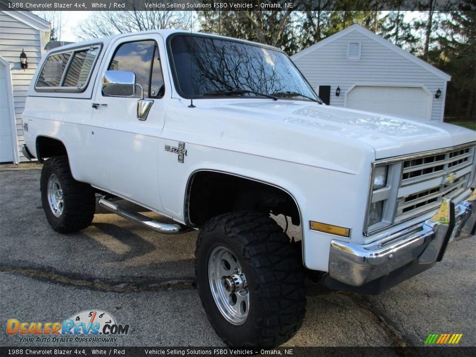 Front 3/4 View of 1988 Chevrolet Blazer 4x4 Photo #8