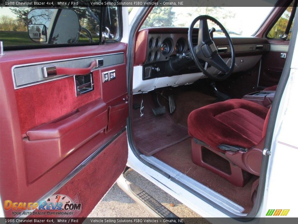 1988 Chevrolet Blazer 4x4 White / Red Photo #14