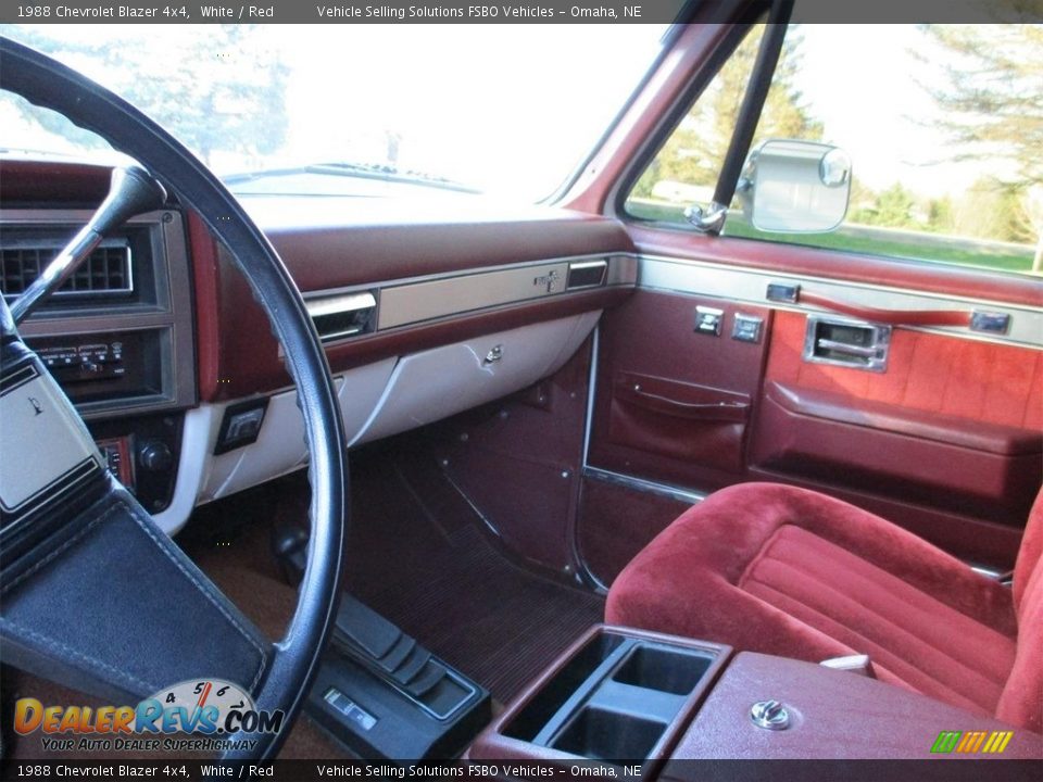 1988 Chevrolet Blazer 4x4 White / Red Photo #16