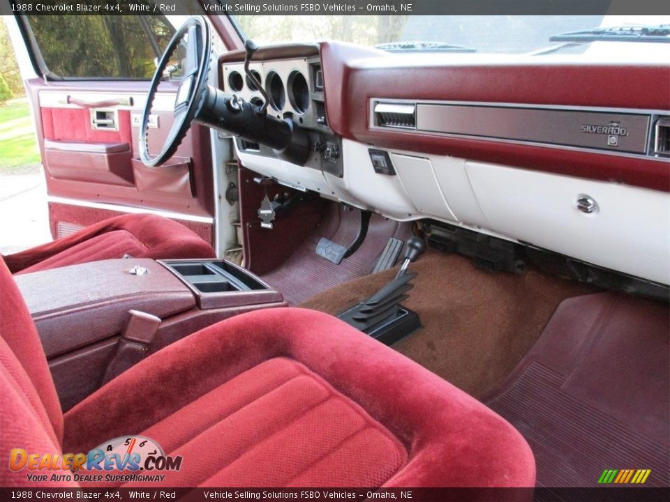 1988 Chevrolet Blazer 4x4 White / Red Photo #17