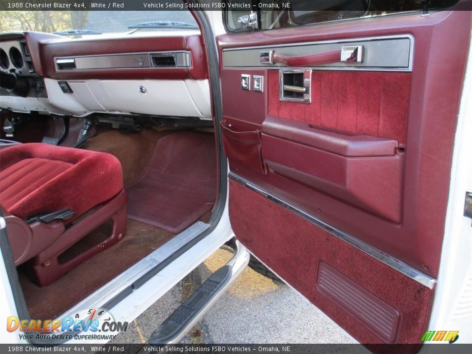 1988 Chevrolet Blazer 4x4 White / Red Photo #21