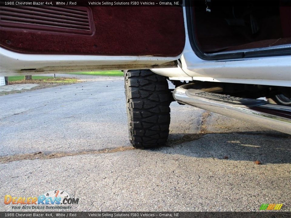 1988 Chevrolet Blazer 4x4 White / Red Photo #28