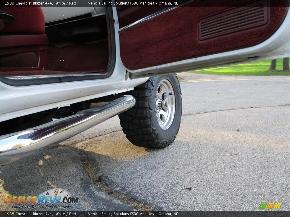 1988 Chevrolet Blazer 4x4 White / Red Photo #29