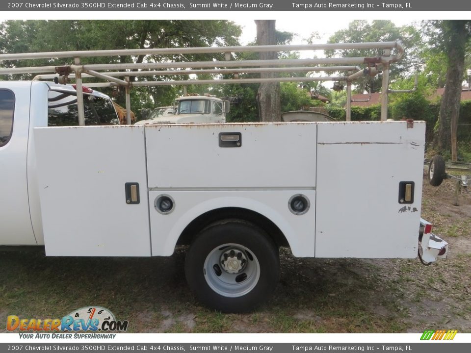 2007 Chevrolet Silverado 3500HD Extended Cab 4x4 Chassis Summit White / Medium Gray Photo #18