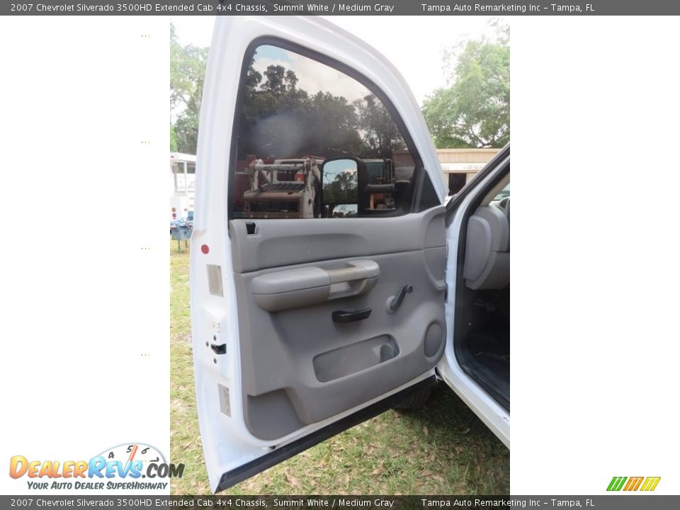 2007 Chevrolet Silverado 3500HD Extended Cab 4x4 Chassis Summit White / Medium Gray Photo #23