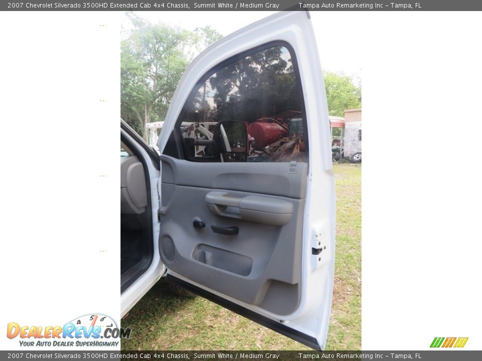 2007 Chevrolet Silverado 3500HD Extended Cab 4x4 Chassis Summit White / Medium Gray Photo #29